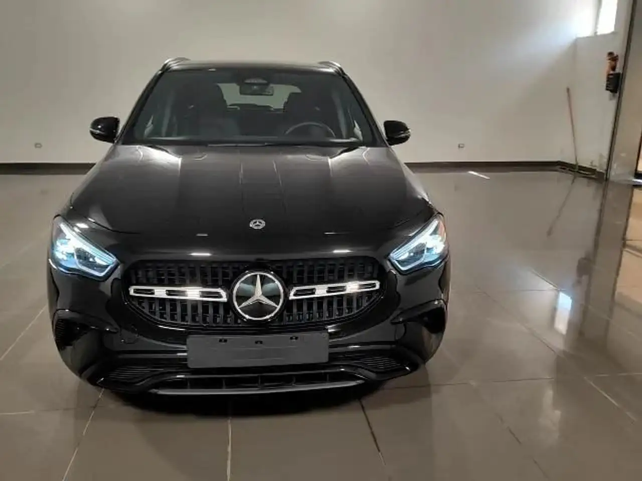 Mercedes-Benz GLA 200 2