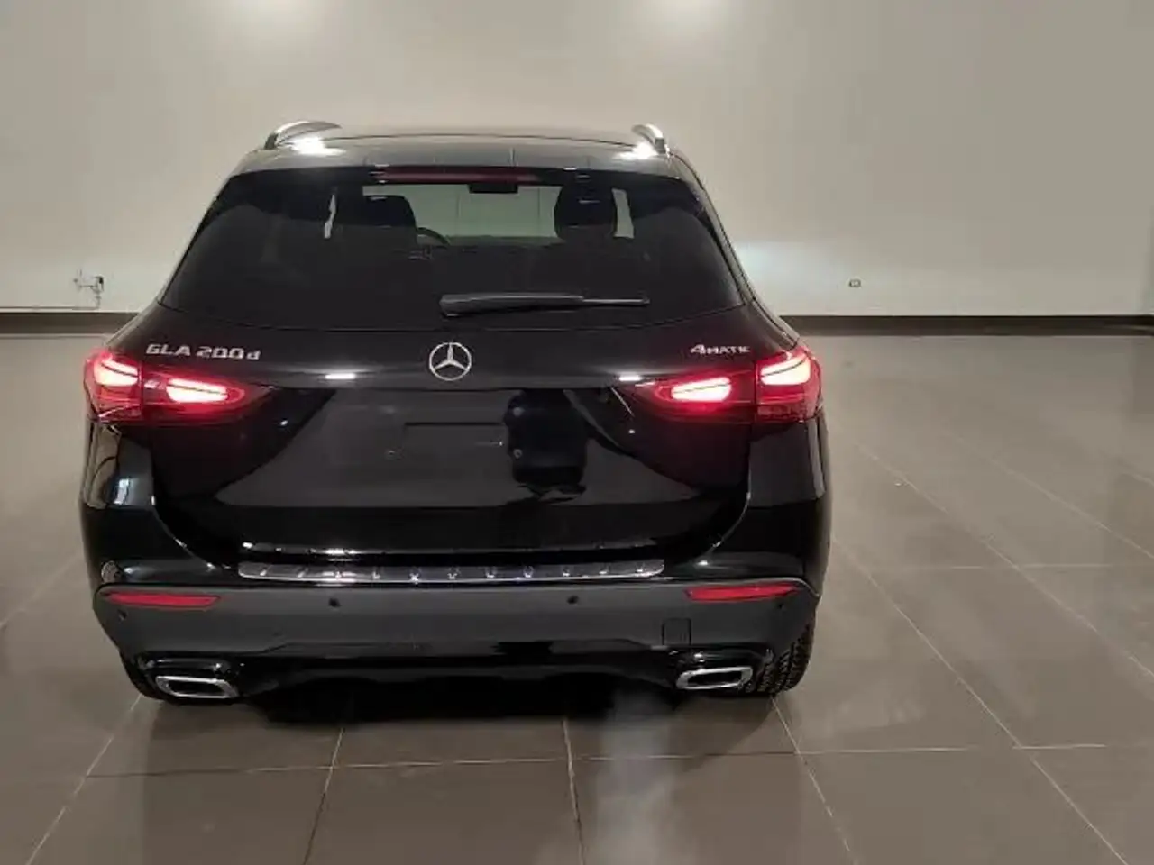 Mercedes-Benz GLA 200 5