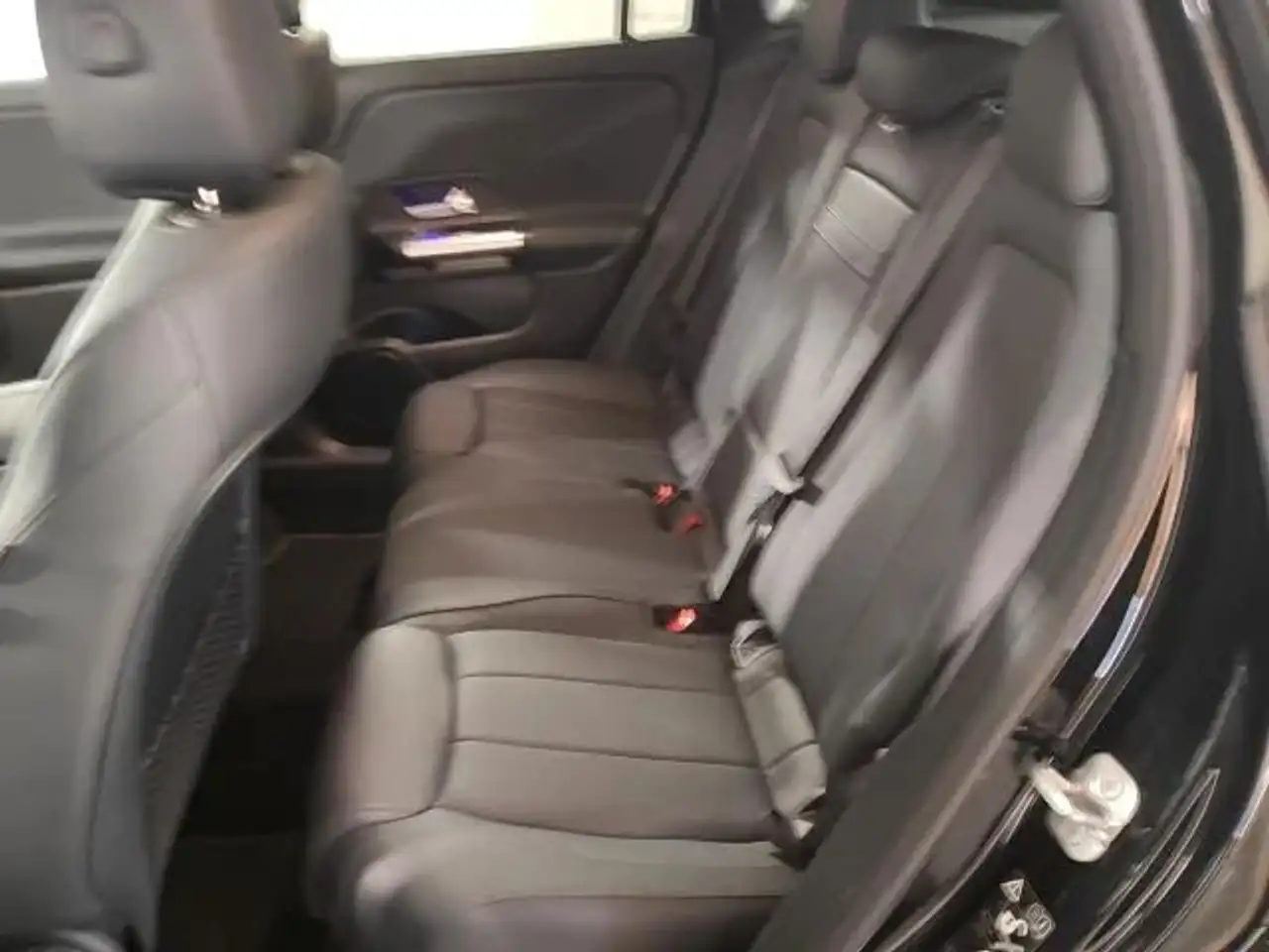 Mercedes-Benz GLA 200 9