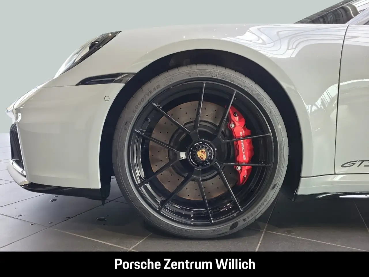 Porsche 992 911 6