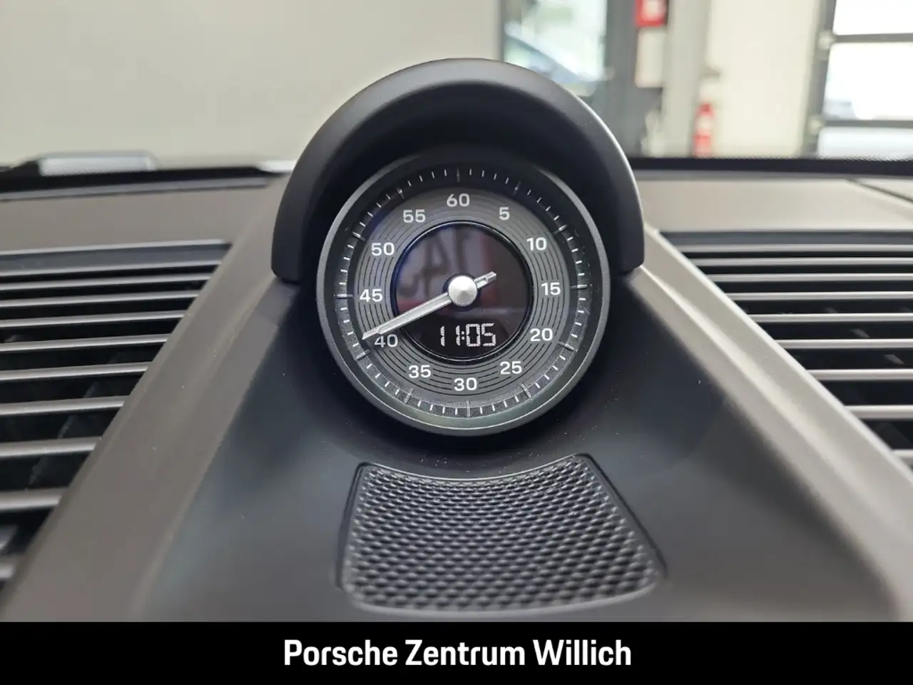 Porsche 992 911 10