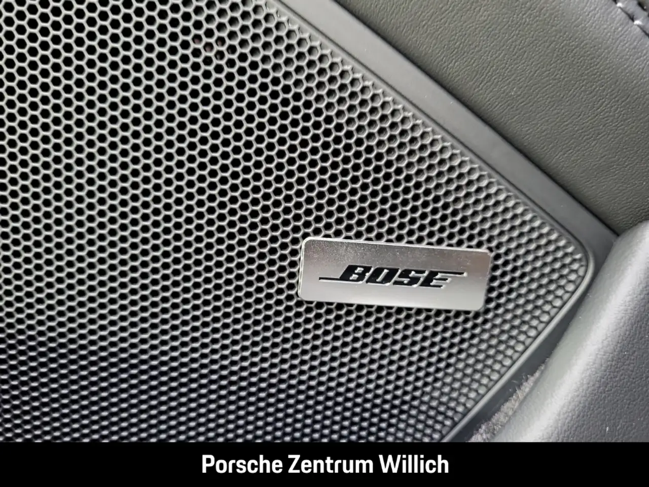 Porsche 992 911 11