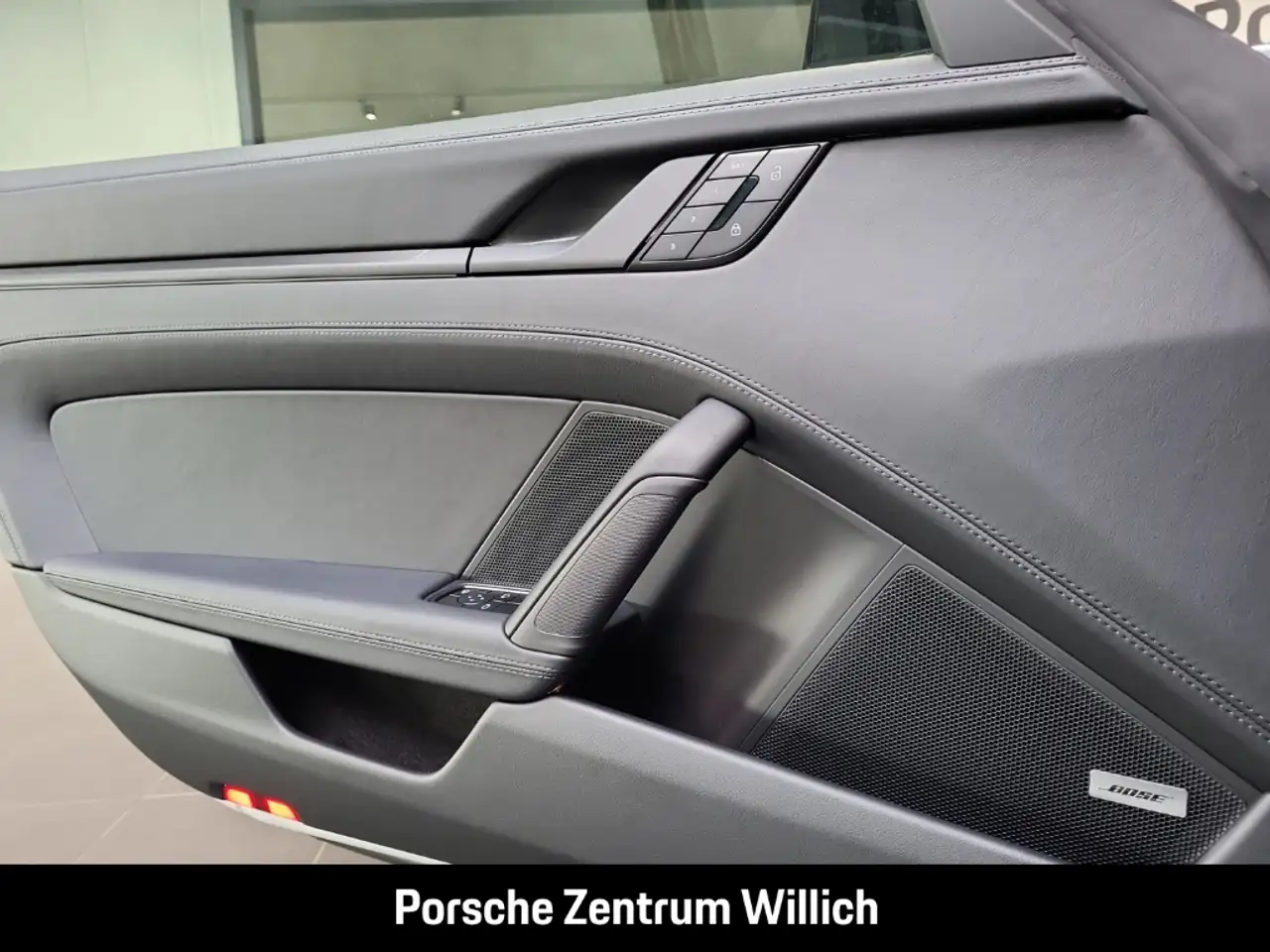 Porsche 992 911 12
