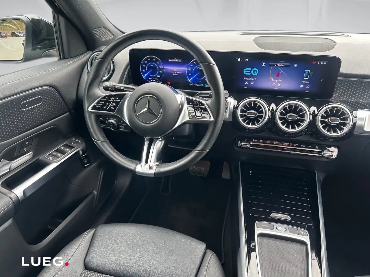Mercedes-Benz EQB 250 11