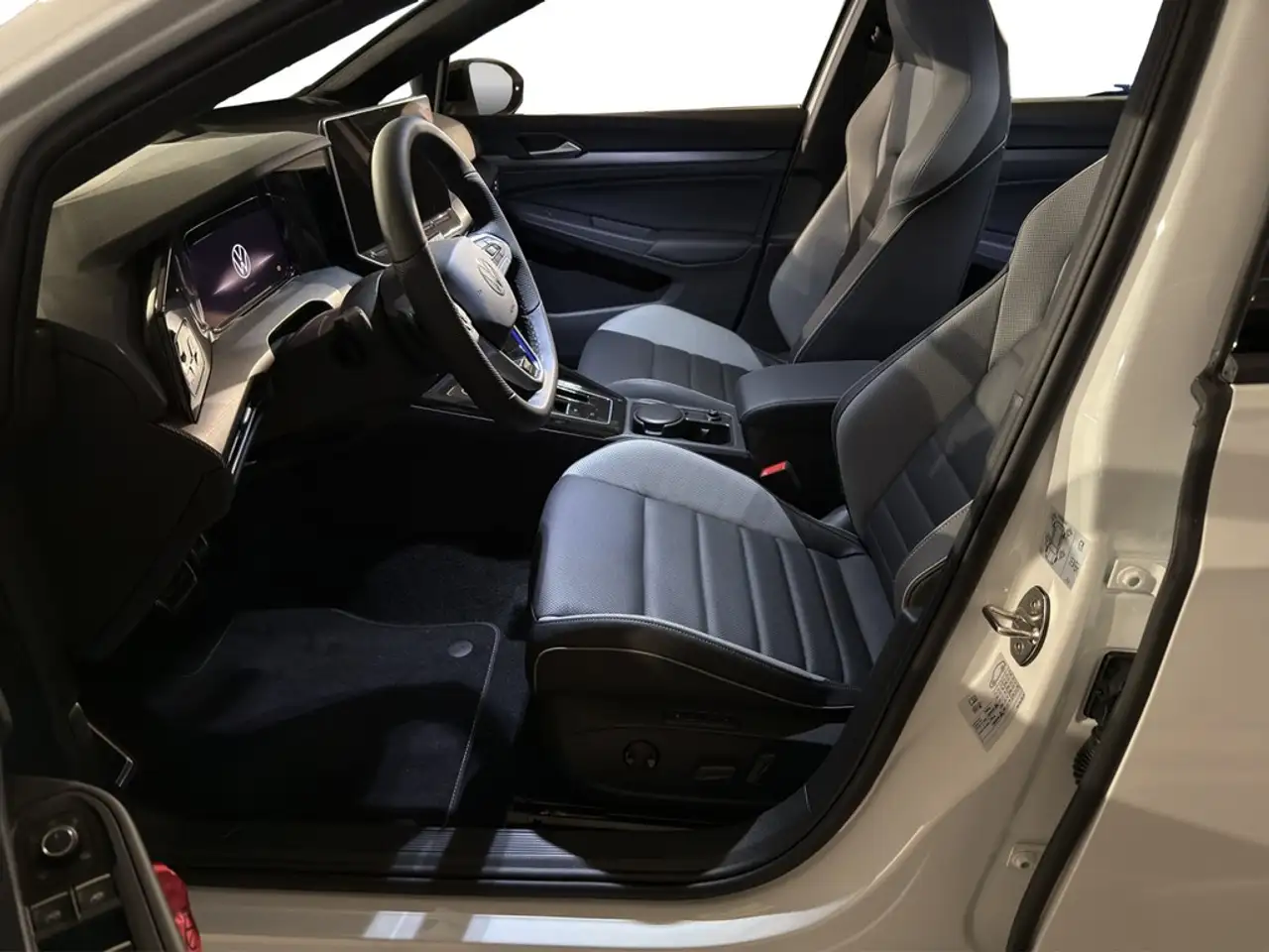Volkswagen Golf VIII 11