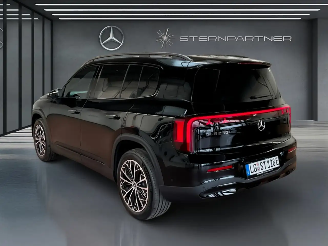 Mercedes-Benz GLB 250 8