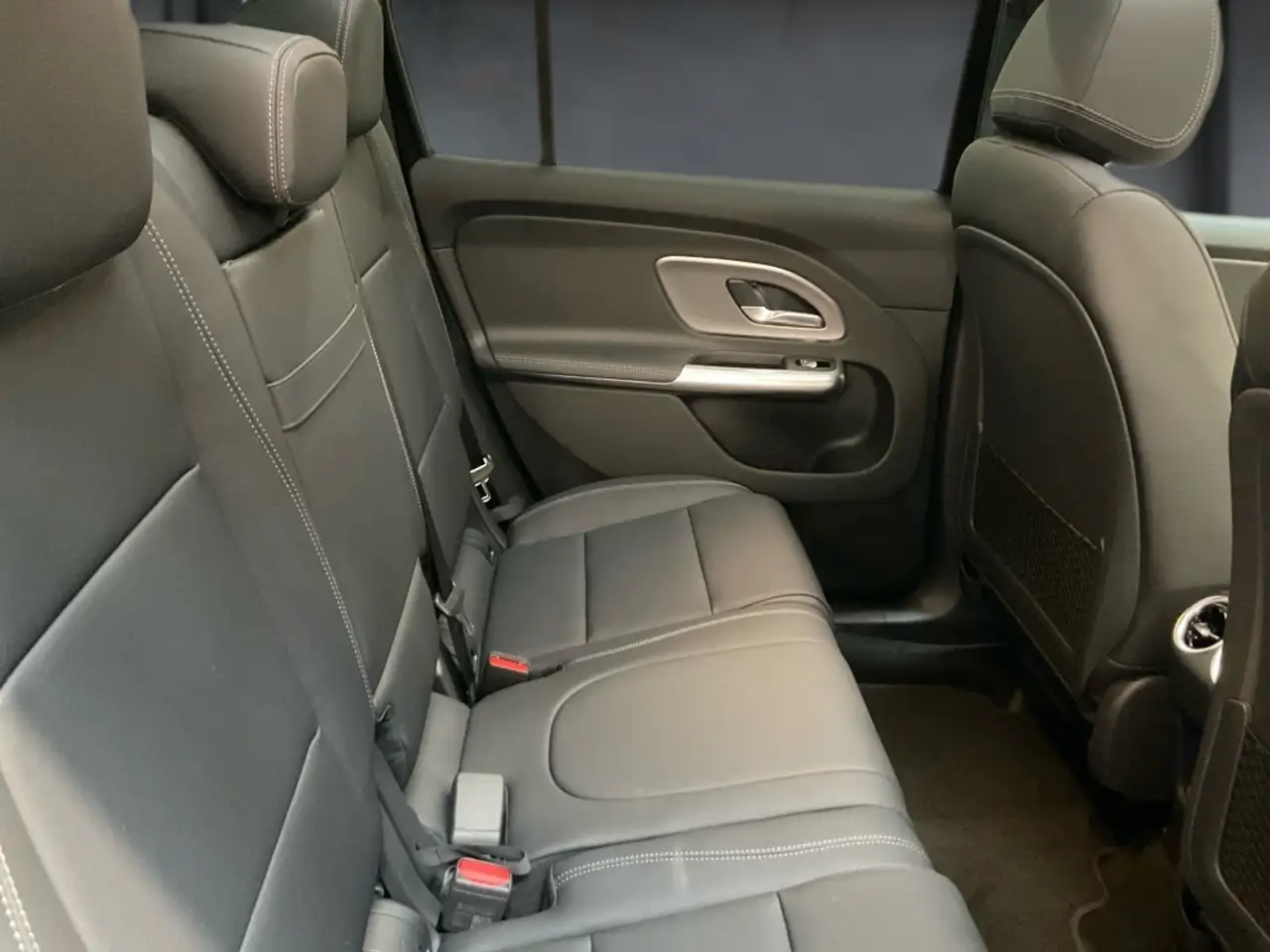 Mercedes-Benz GLB 250 13