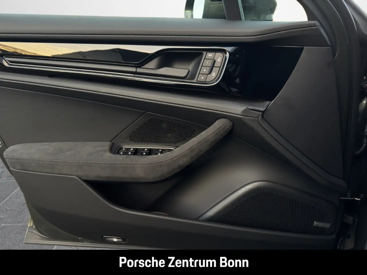 Porsche Panamera 12