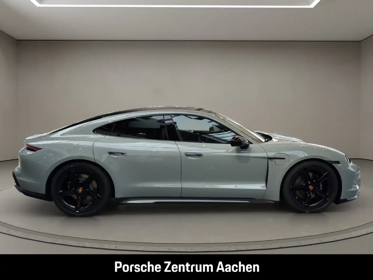 Porsche Taycan 7