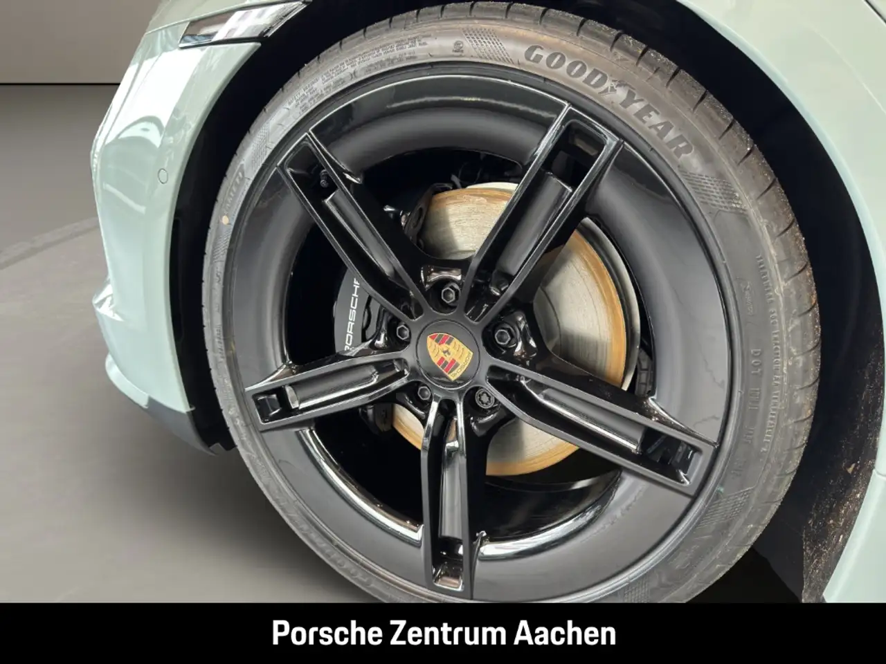 Porsche Taycan 10