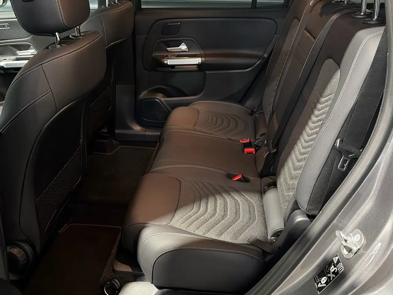 Mercedes-Benz GLB 200 14