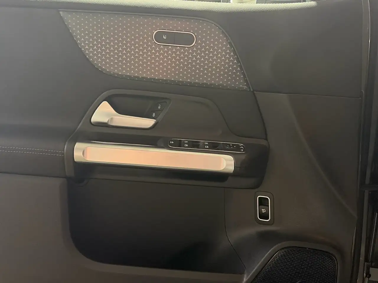 Mercedes-Benz GLB 200 15