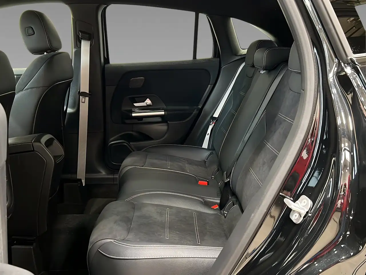 Mercedes-Benz GLA 200 9