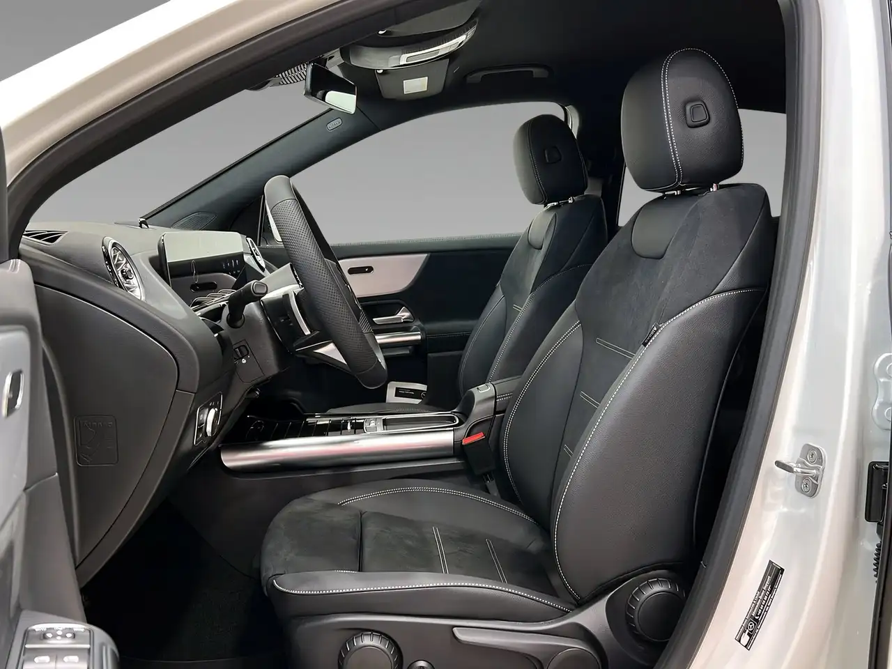Mercedes-Benz GLA 200 8