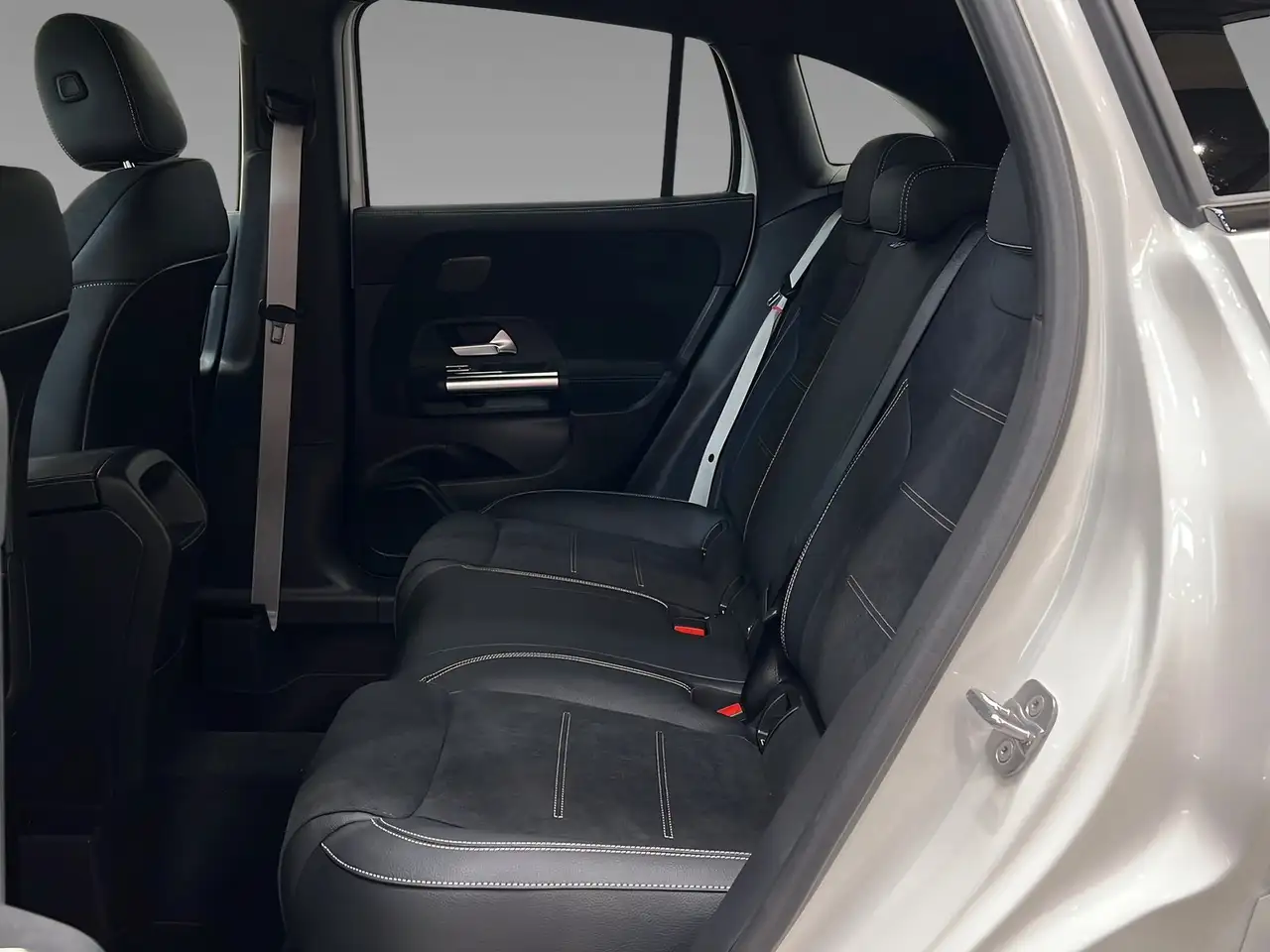Mercedes-Benz GLA 200 9