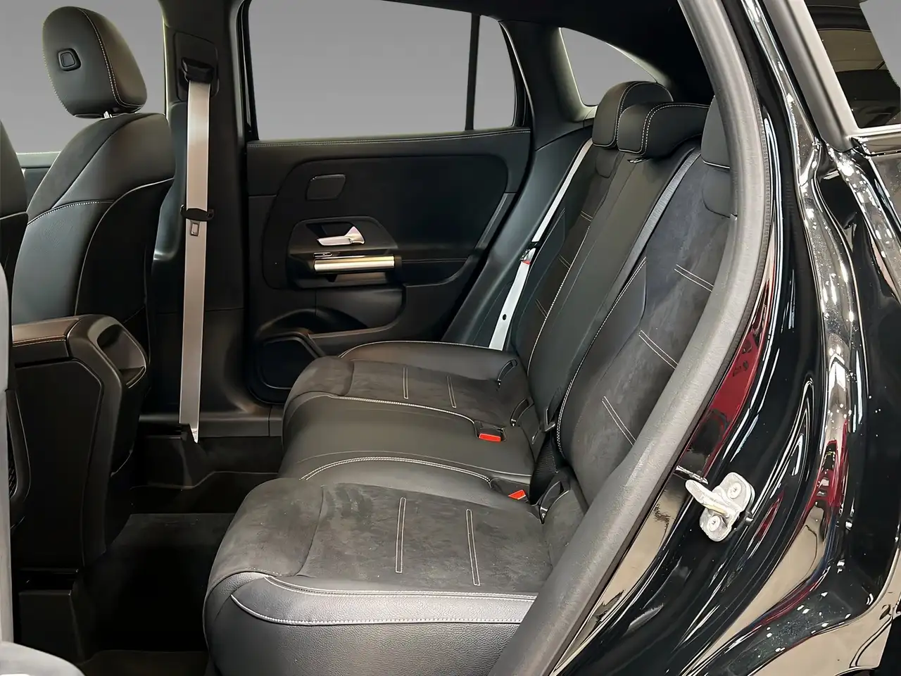 Mercedes-Benz GLA 200 9