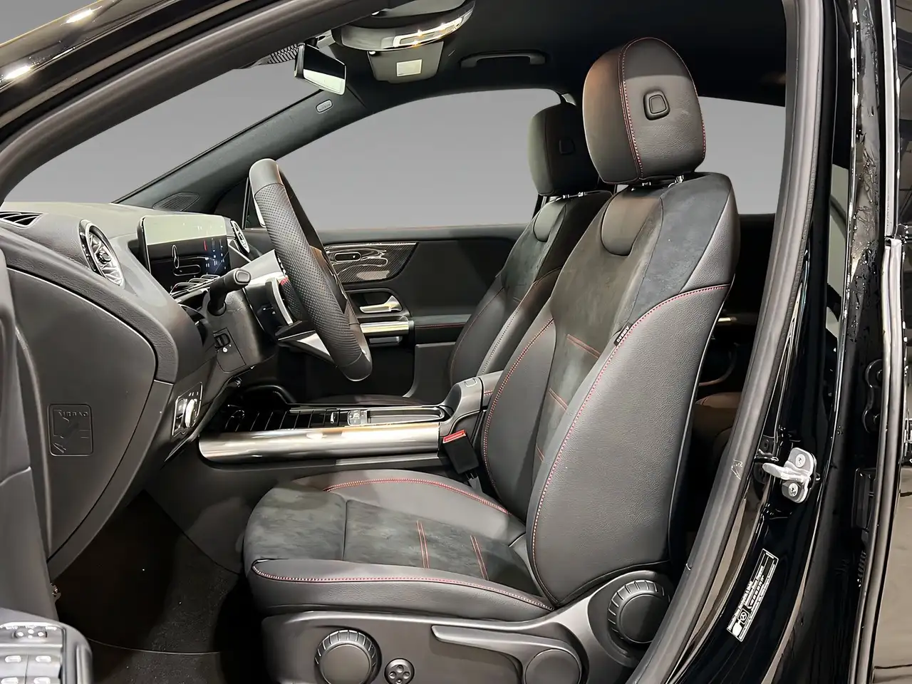 Mercedes-Benz GLA 180 8