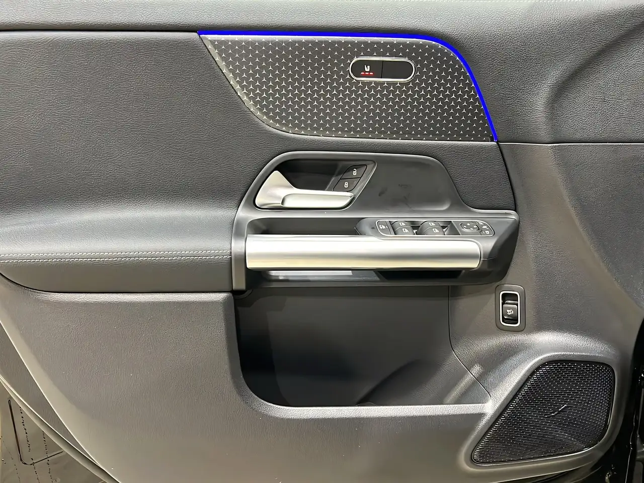 Mercedes-Benz GLA 200 13