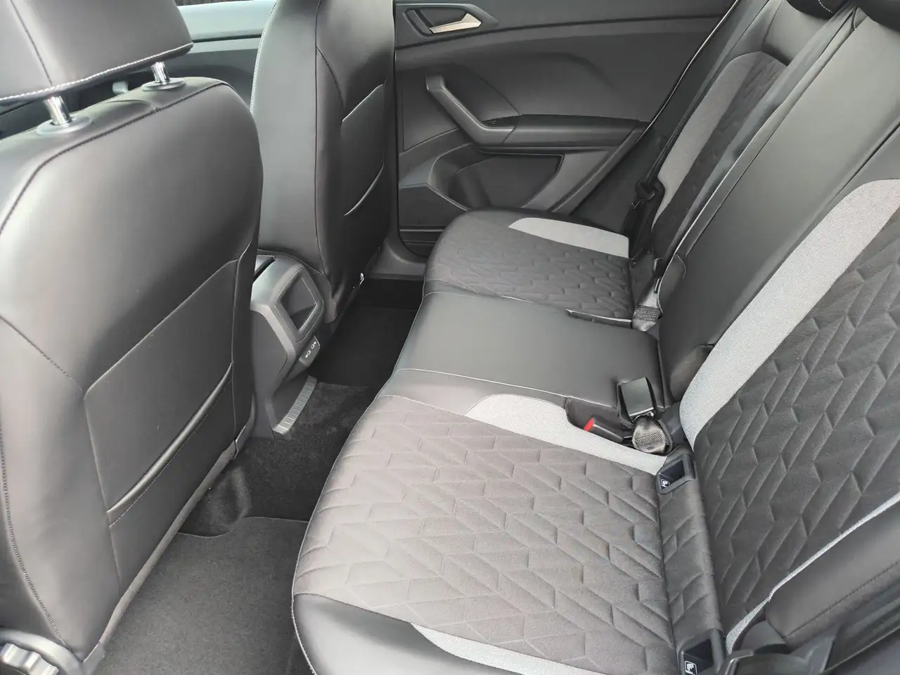 Volkswagen T-Cross 13