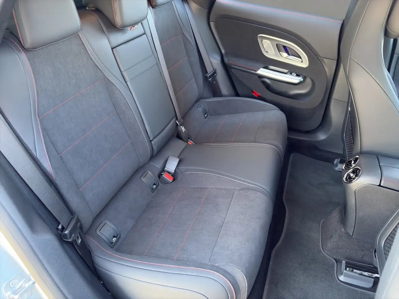 Mercedes-Benz CLA 350 10