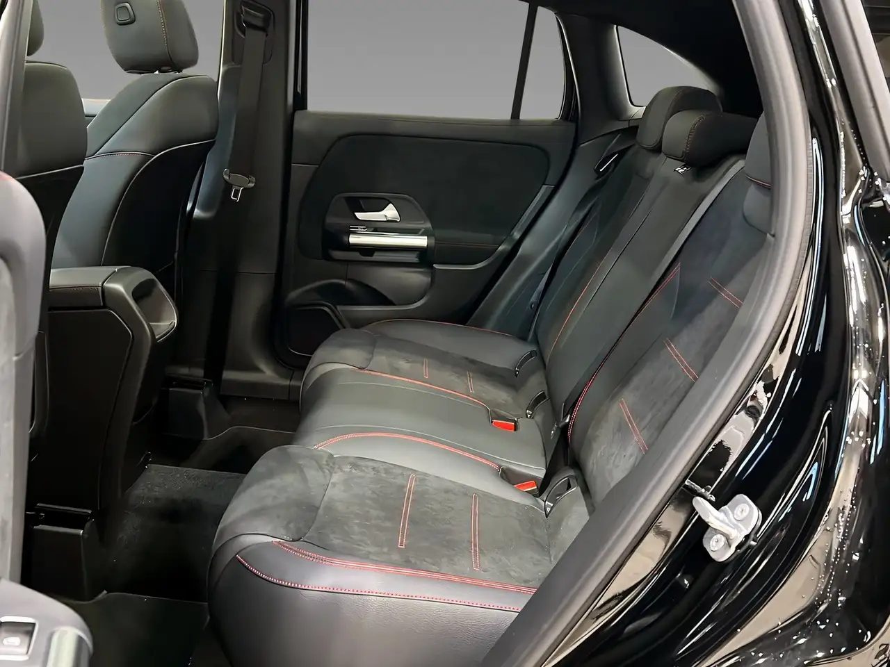 Mercedes-Benz GLA 200 9
