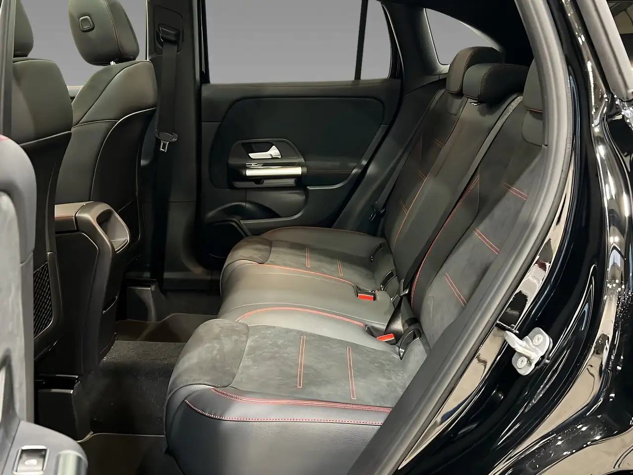 Mercedes-Benz GLA 200 9