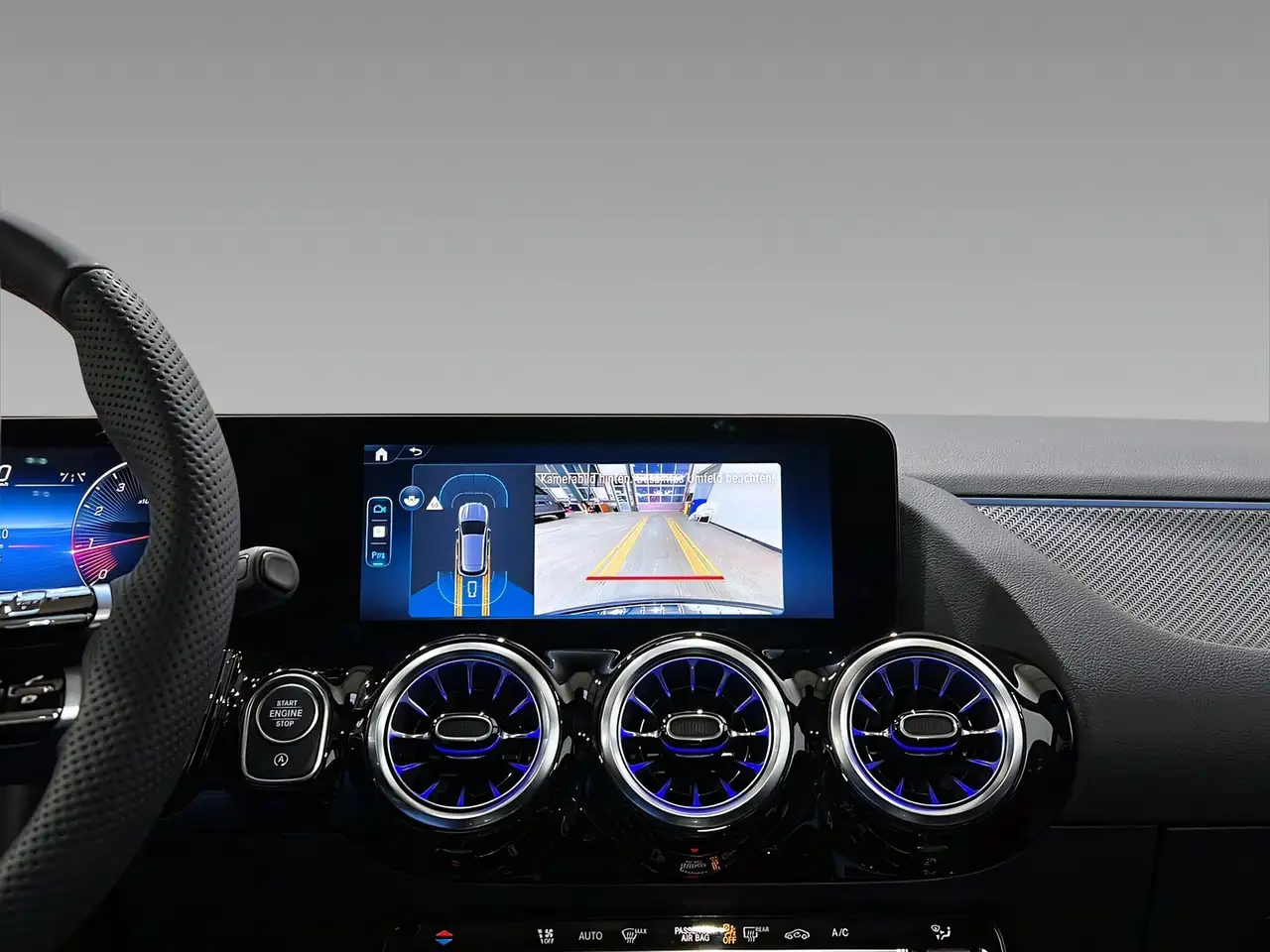 Mercedes-Benz GLA 200 11