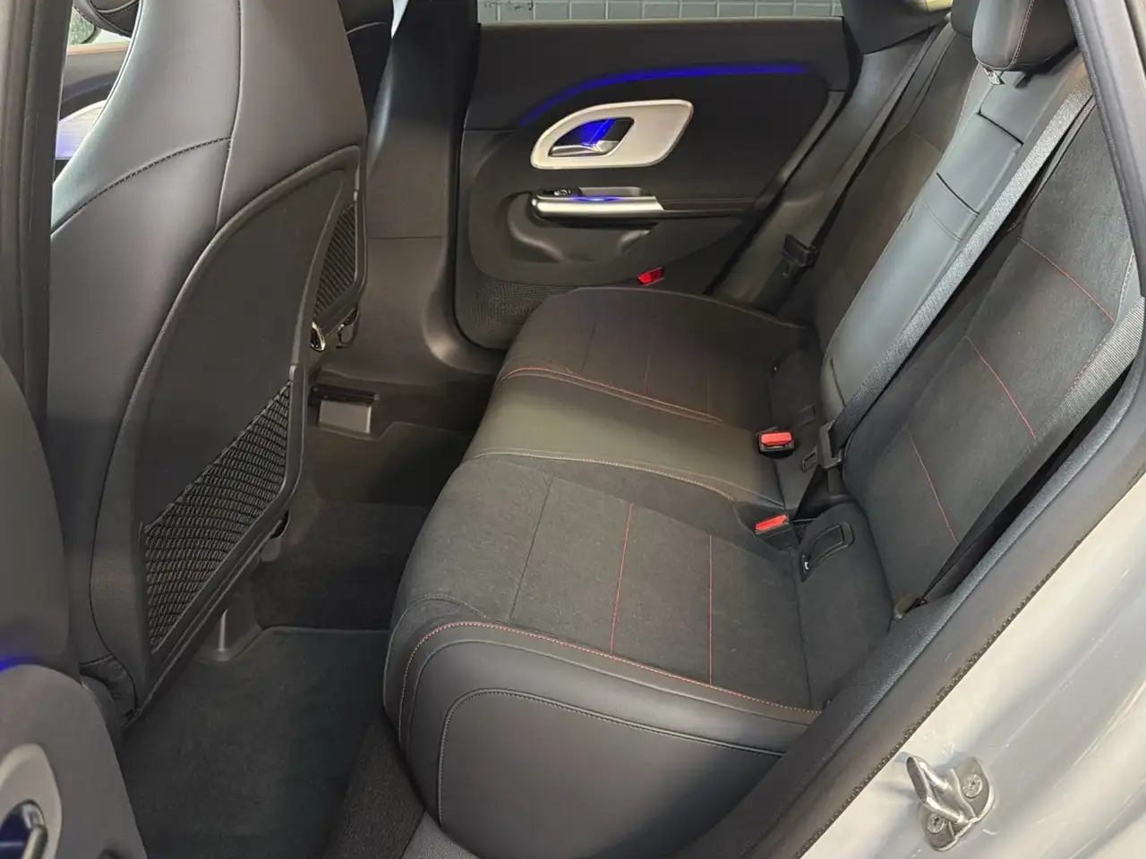 Mercedes-Benz CLA 200 14