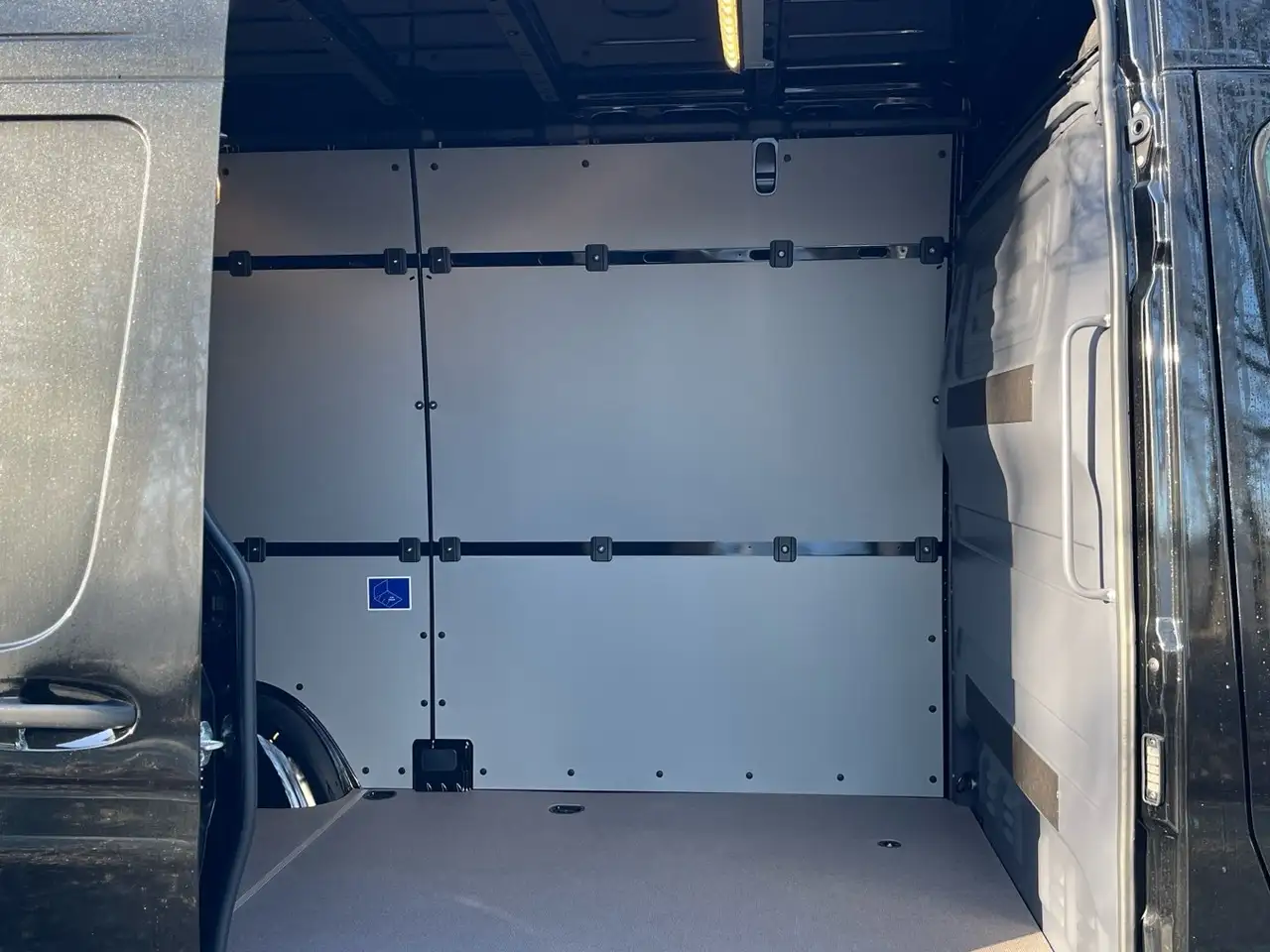 Mercedes-Benz Sprinter 317 14
