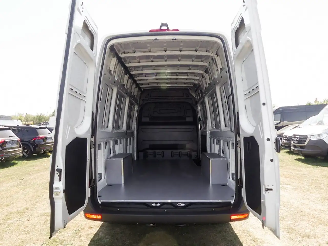 Mercedes-Benz Sprinter 317 15