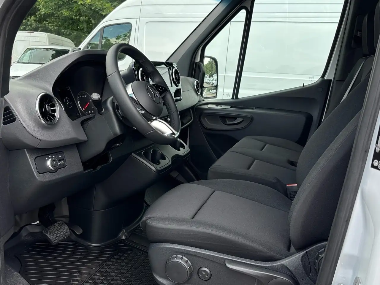 Mercedes-Benz Sprinter 317 13