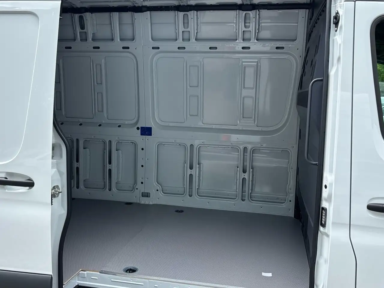 Mercedes-Benz Sprinter 317 15