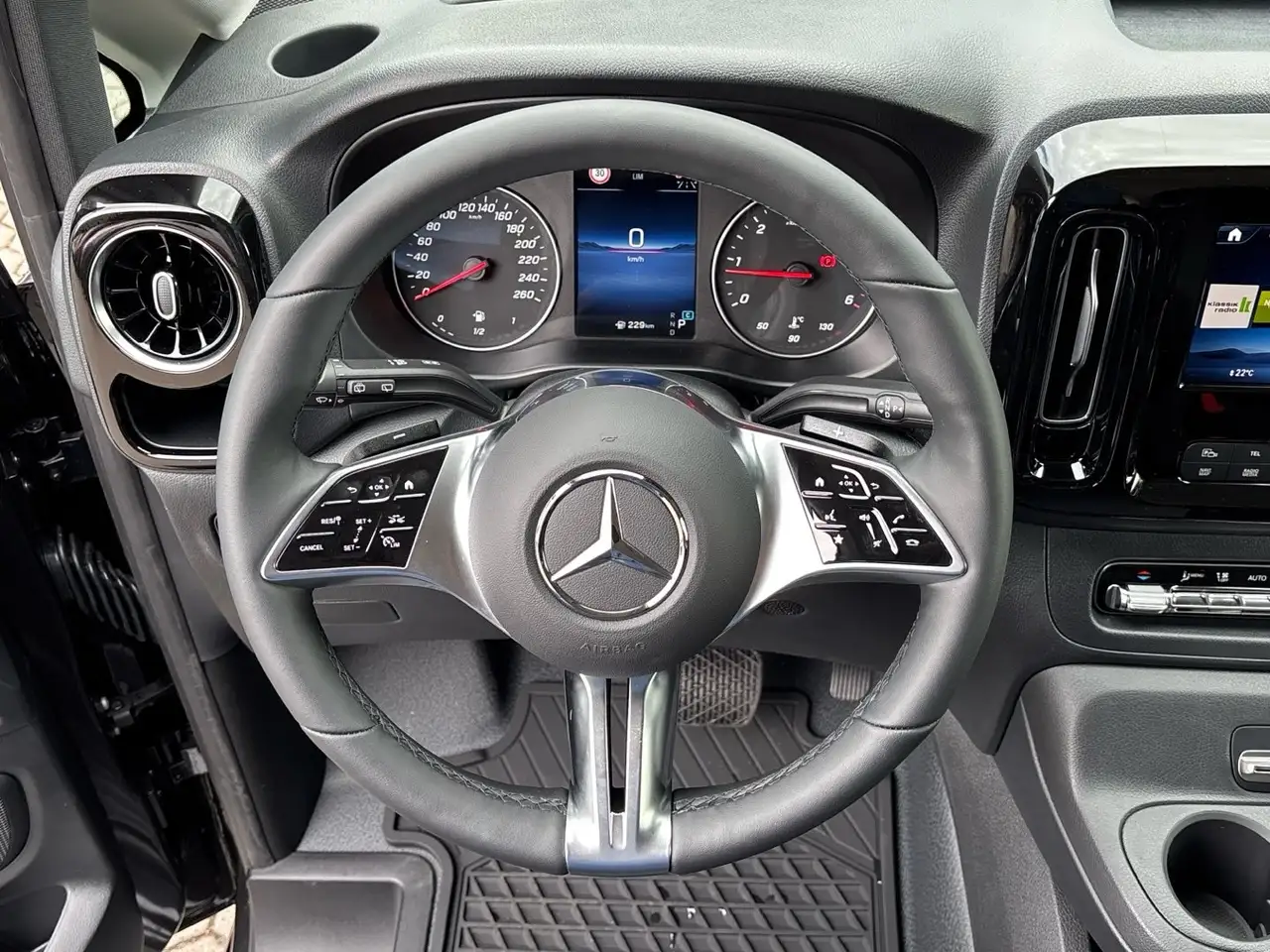 Mercedes-Benz Vito 124 12