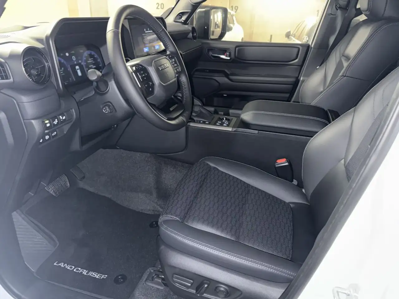 Toyota Land Cruiser 8