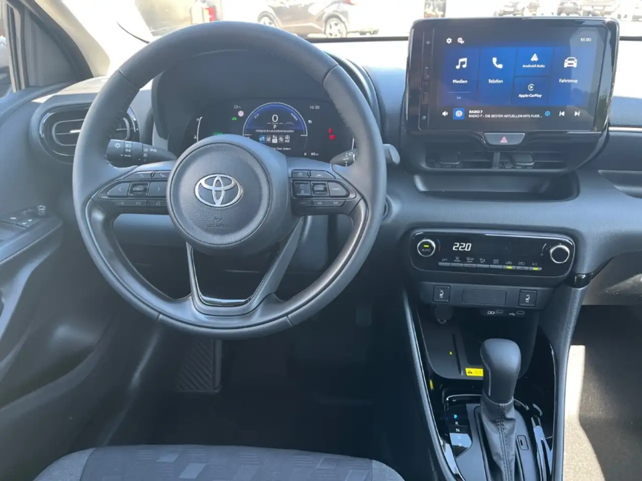Toyota Yaris 14
