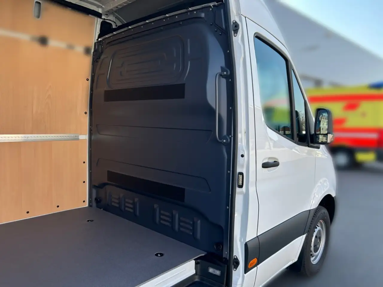 Mercedes-Benz Sprinter 319 12