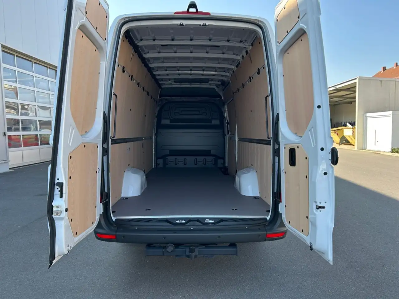 Mercedes-Benz Sprinter 319 13