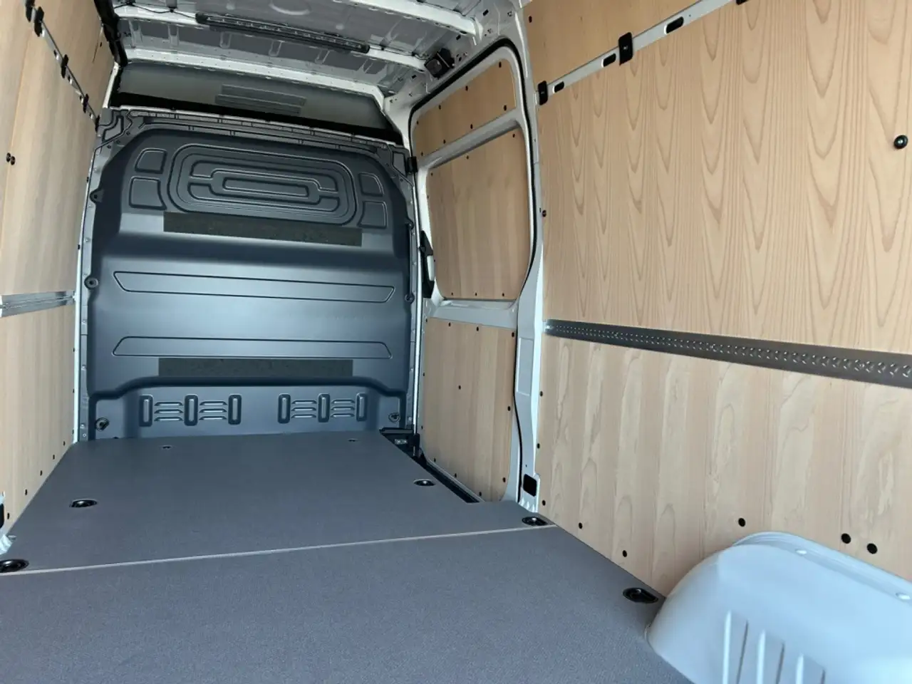 Mercedes-Benz Sprinter 319 14