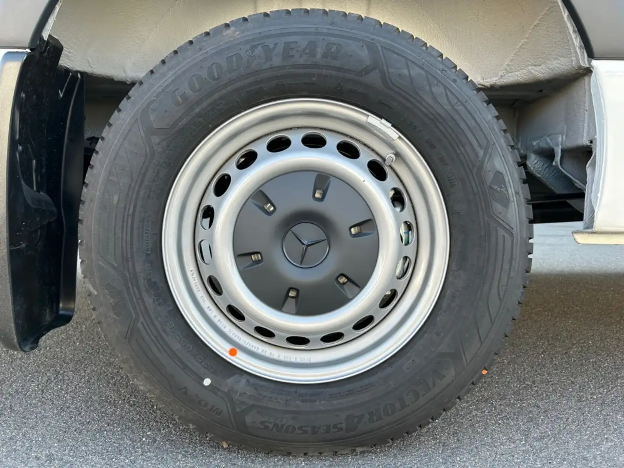 Mercedes-Benz Sprinter 319 16
