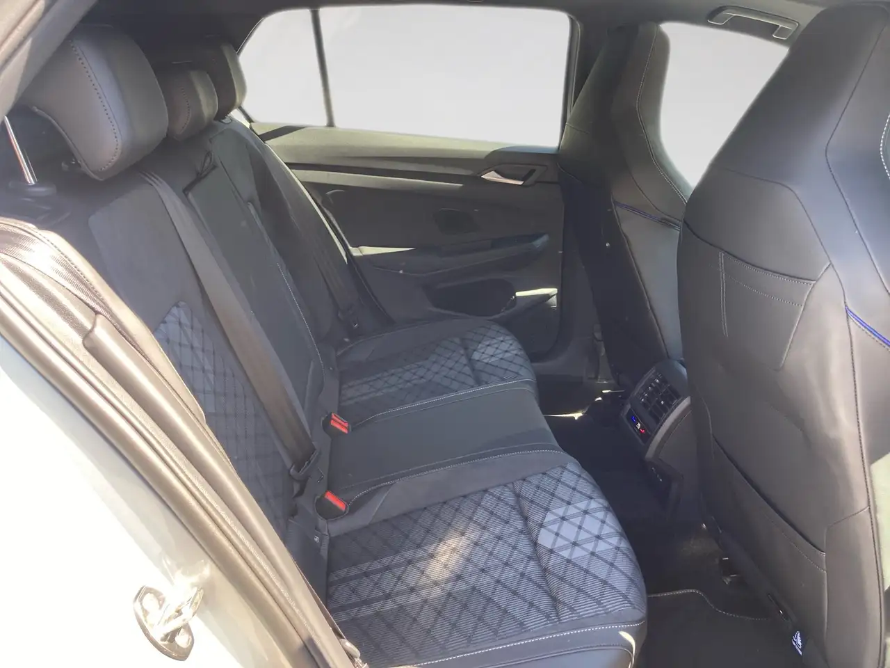 Volkswagen Golf VIII 10