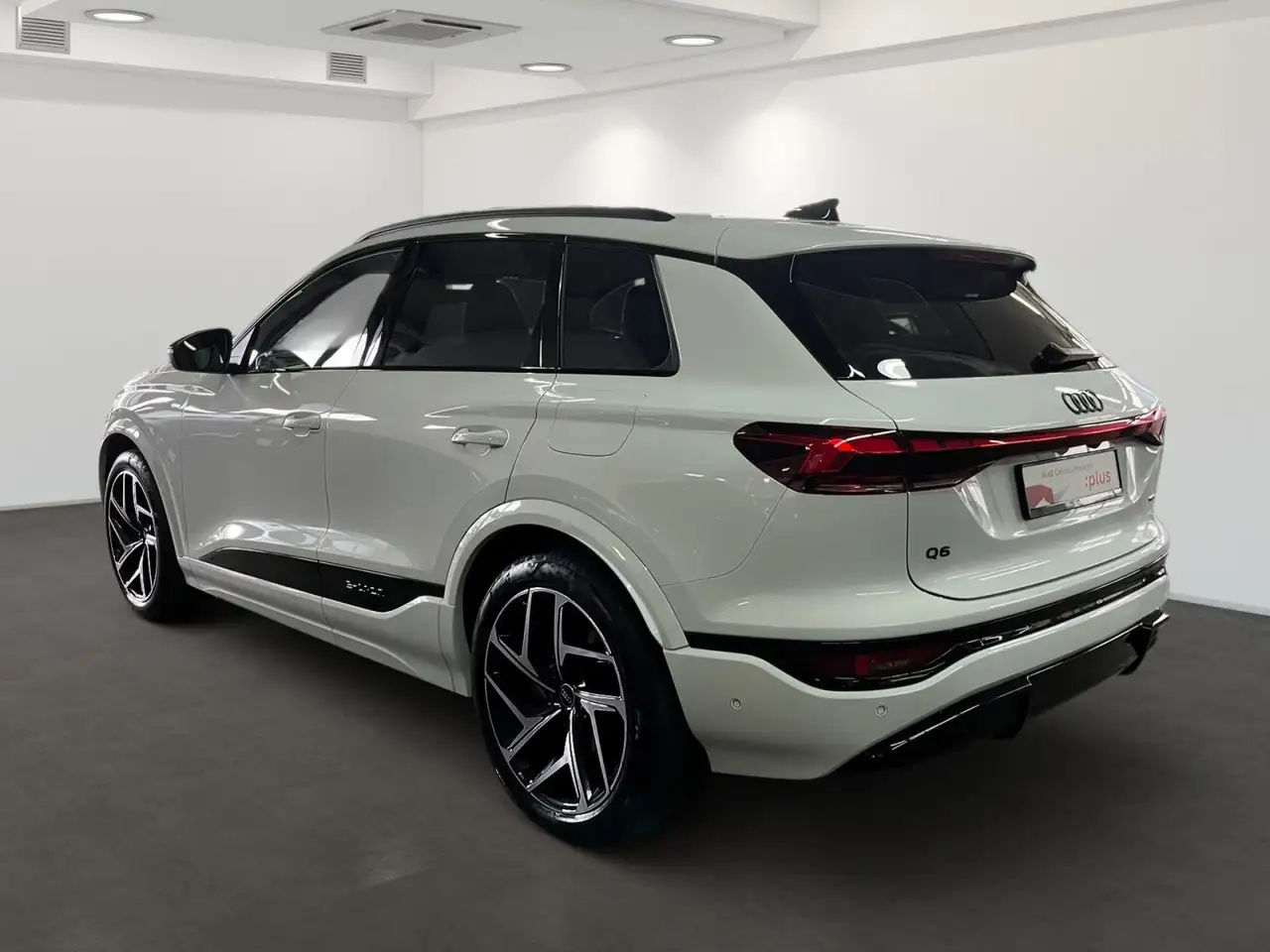 Audi Q6 6