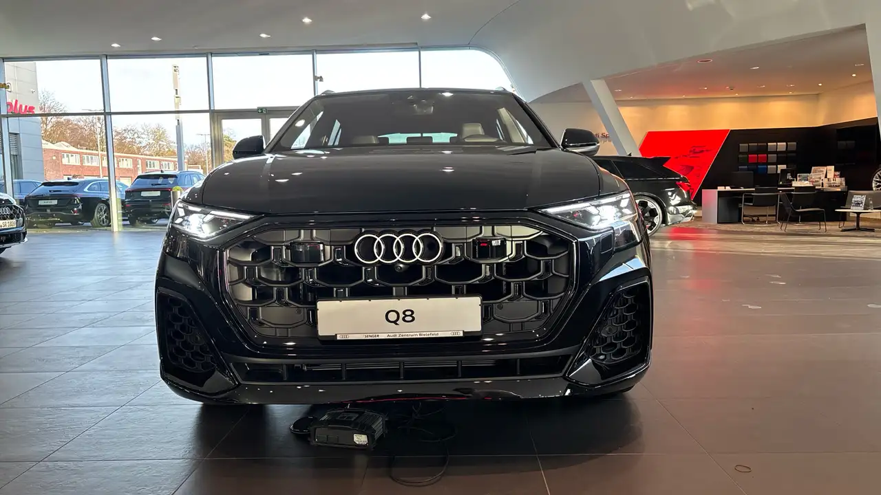 Audi Q8 4