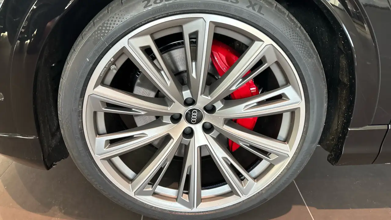 Audi Q8 6