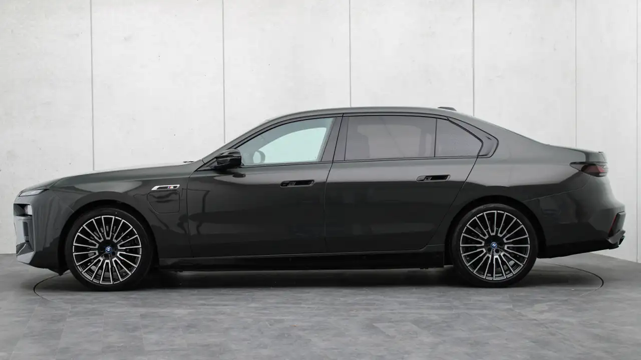 BMW 760 2
