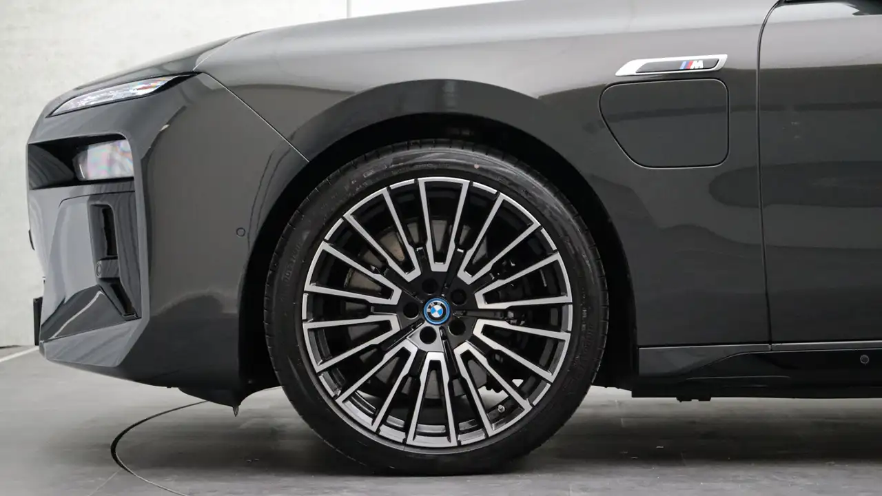 BMW 760 6