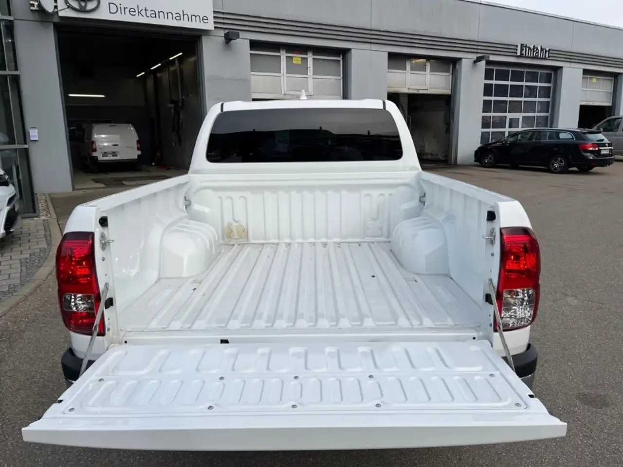 Toyota Hilux 9
