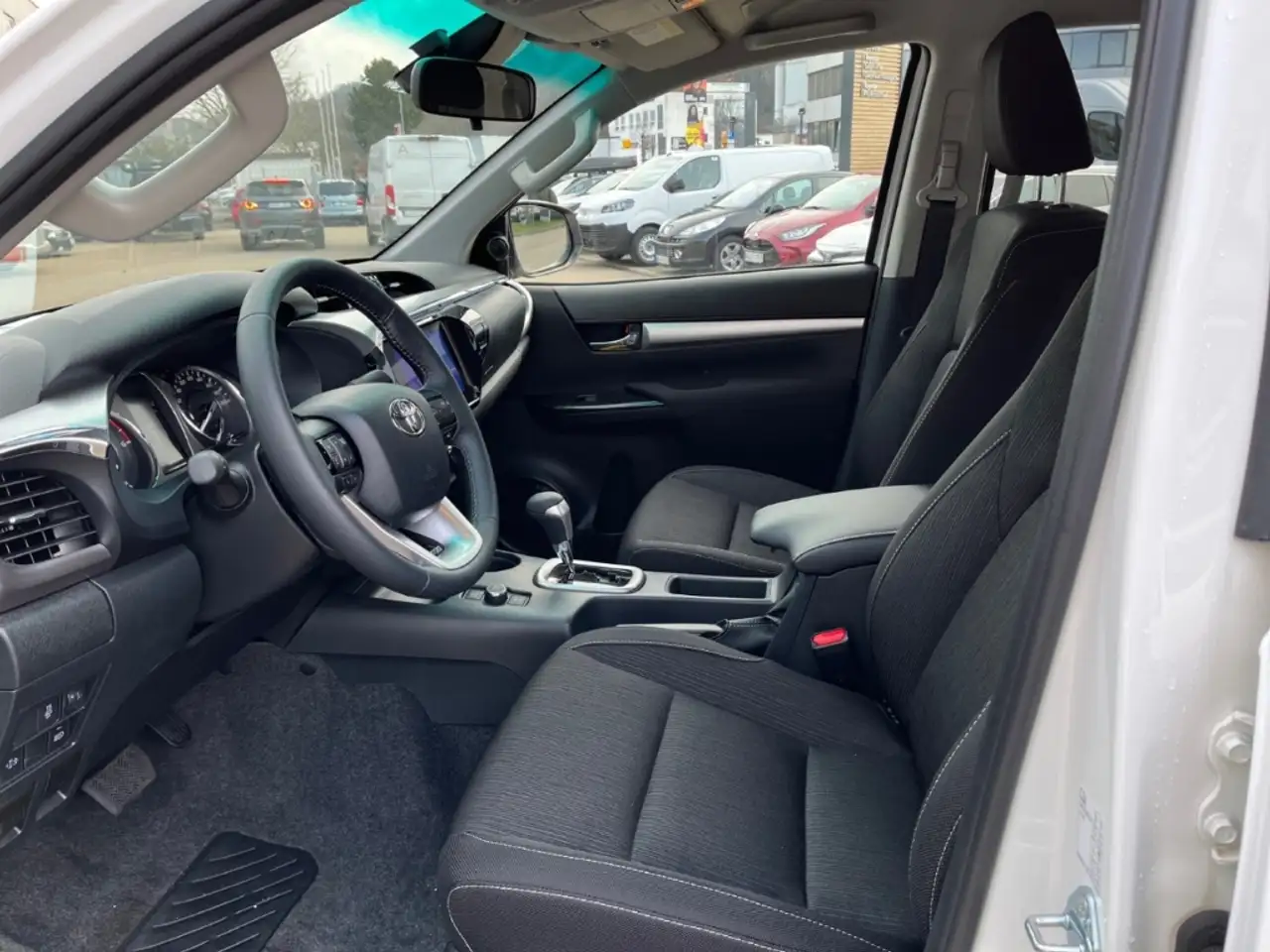 Toyota Hilux 11