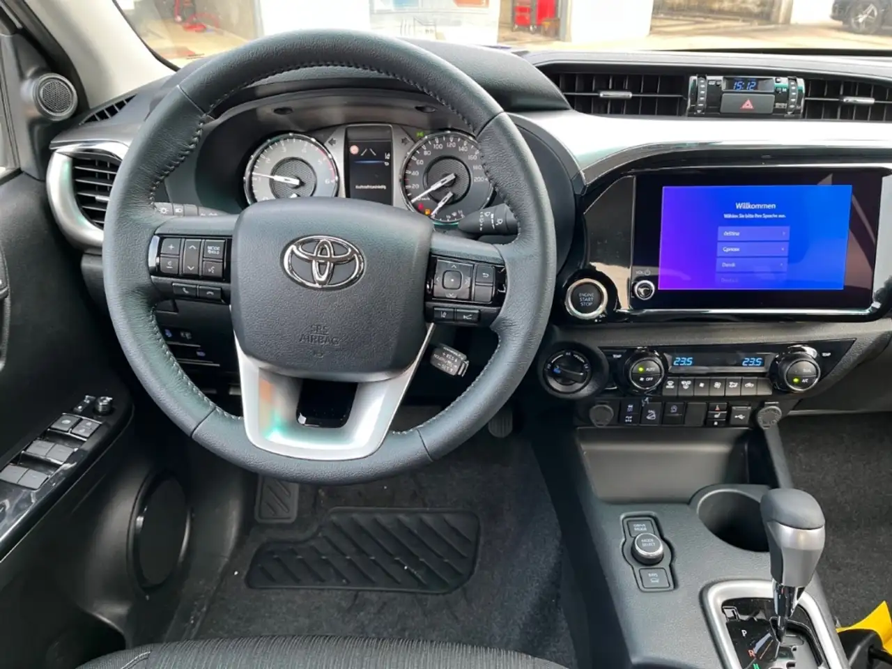 Toyota Hilux 13