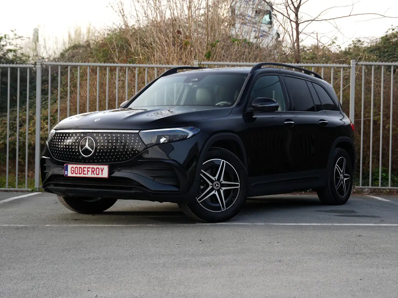 Mercedes-Benz EQB 300 2