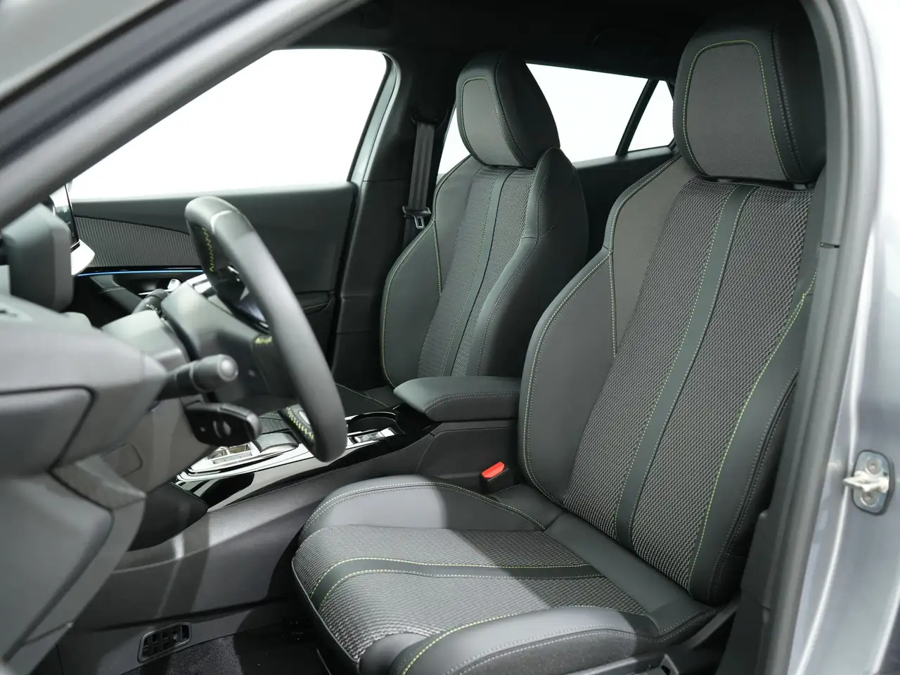 Peugeot e-2008 4